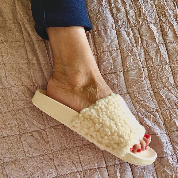 ⚡FINAL SALE!  Beige Faux Fur Slide Sandals - Picture 10 of 10
